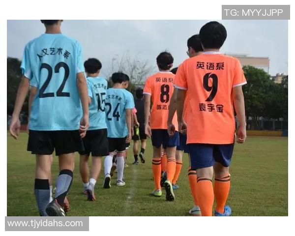 足球球星灯箱：点亮球场荣耀，传递无尽激情与梦想